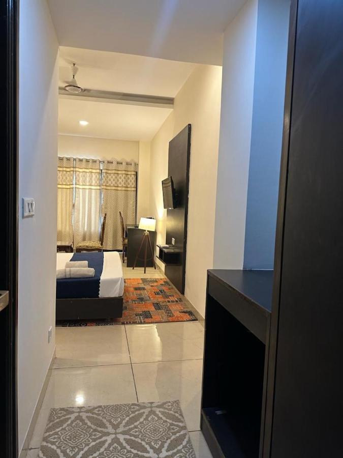 Hotel Jb Residency !! Luxurious & Royal Balcony Rooms !! Large Rooms Zirakpur ภายนอก รูปภาพ