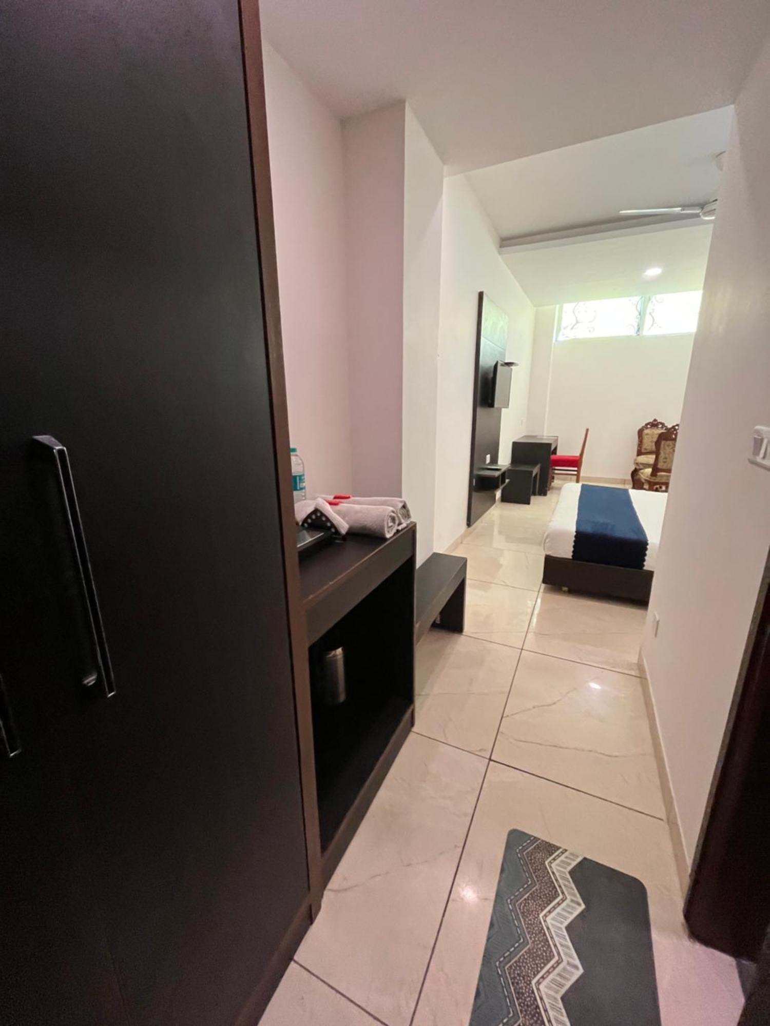 Hotel Jb Residency !! Luxurious & Royal Balcony Rooms !! Large Rooms Zirakpur ภายนอก รูปภาพ