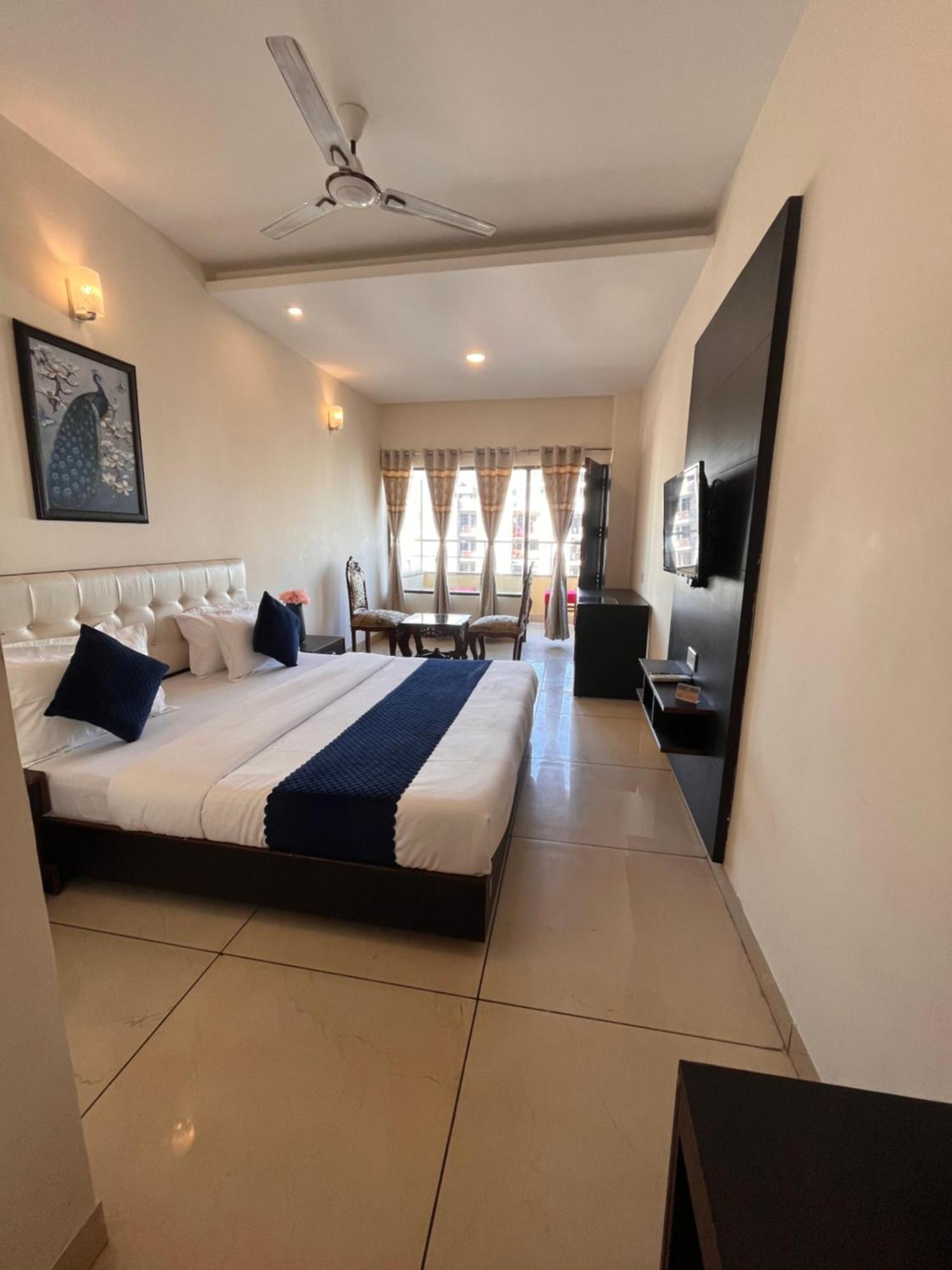 Hotel Jb Residency !! Luxurious & Royal Balcony Rooms !! Large Rooms Zirakpur ภายนอก รูปภาพ