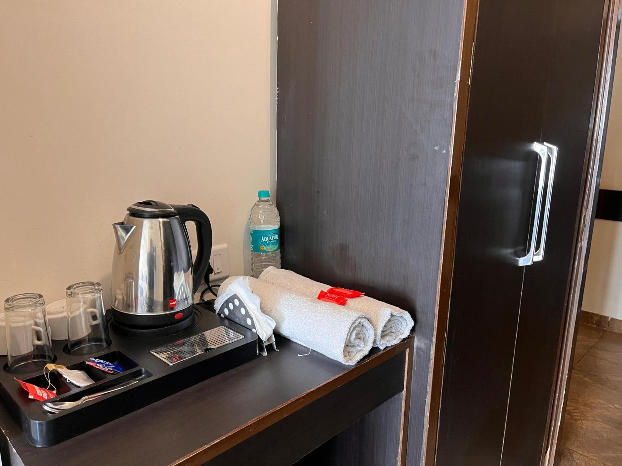 Hotel Jb Residency !! Luxurious & Royal Balcony Rooms !! Large Rooms Zirakpur ภายนอก รูปภาพ